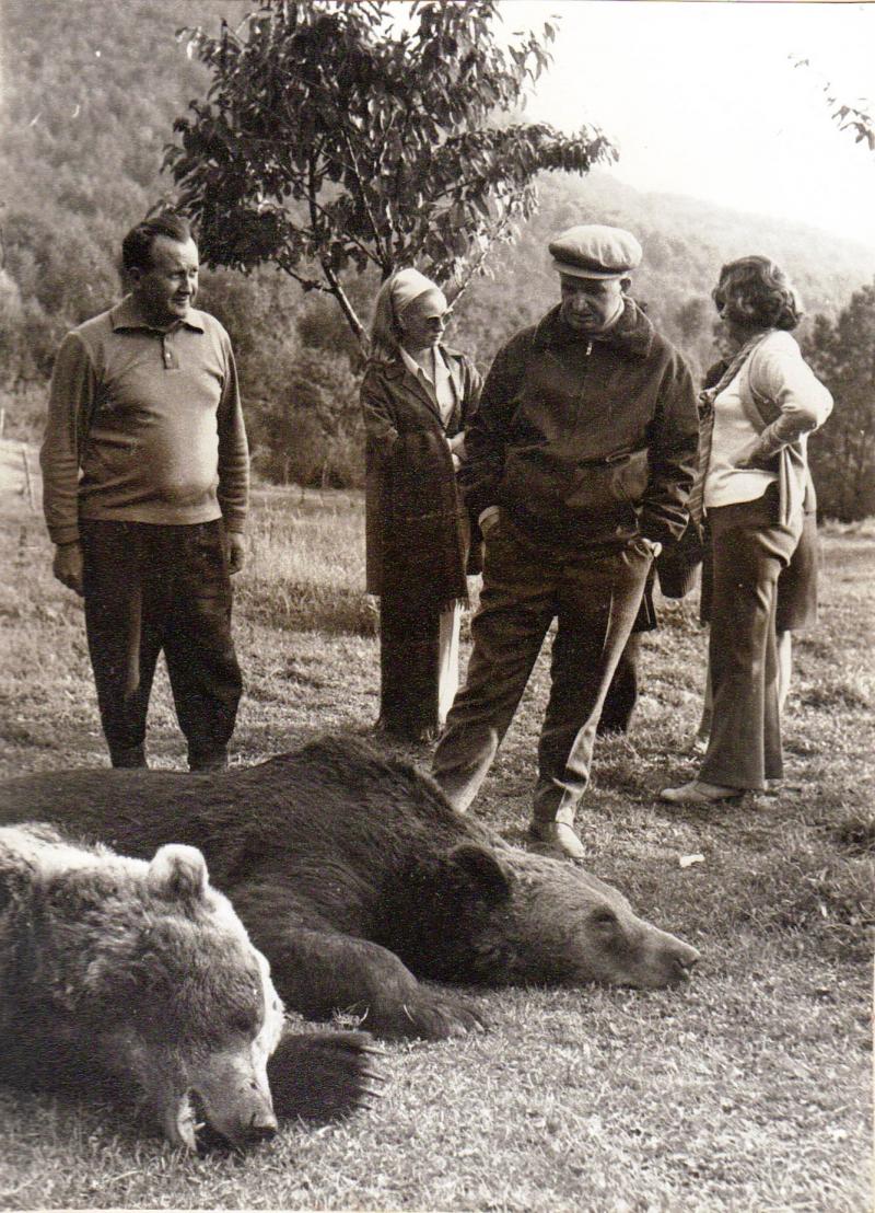 Cum s-au certat Ceaușescu și Maurer: care a împușcat primul ursul? Nea Nicu a plecat, n-a mai stat la chiolhan