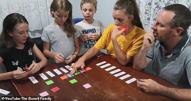 Secretul unei femei cu 16 copii! Cum reușește să scape de haosul din casă: ”Dacă trăiești aici, trebuie să și muncești!”