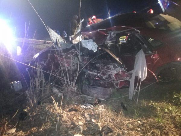 Prietenii și familia îl plâng pe Cătălin, tânarul mort în accidentul din Arad. Mașina lui a fost lovită de un TIR