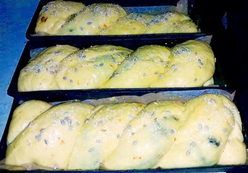 Rețetă de cozonac moldovenesc cu rahat și stafide