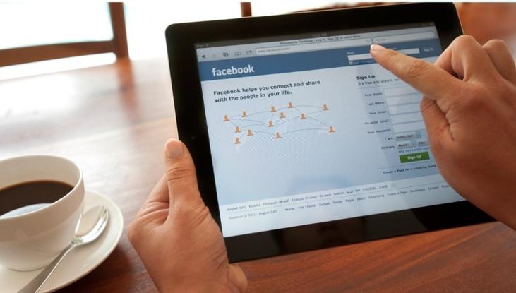 Ce pățești dacă pui poze cu bani pe Facebook! Gestul te poate costa extrem de scump!