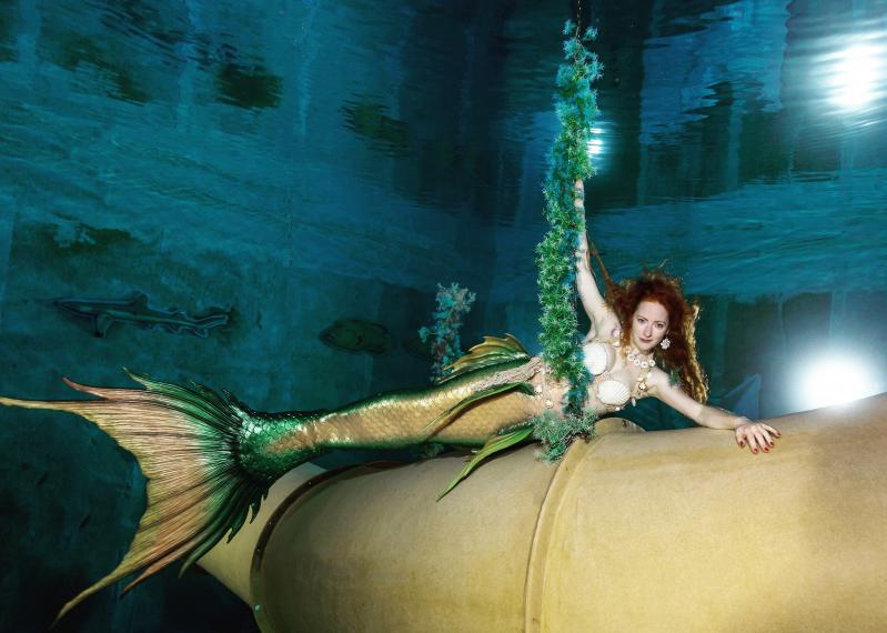 Născută fără auz, și-a dedicat viața transformării într-o sirenă în carne și oase: „Vreau ca picioarele mele să devină o coadă, ca a lui Ariel”