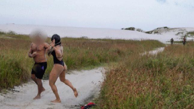 N-a știut cu cine se pune! O luptătoare MMA a snopit în bătaie un bărbat care s-a autosatisfăcut în fața ei pe plajă - Foto