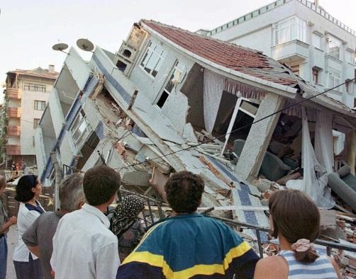 Ce faci când te prinde cutremurul într-o clădire! Îți poate salva viața