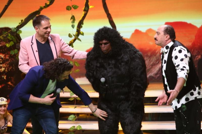 King Kong, Captain America, Moș Ene, Roboface, D’Artagnan și Turta dulce din Shrek urcă pe Scena misterelor