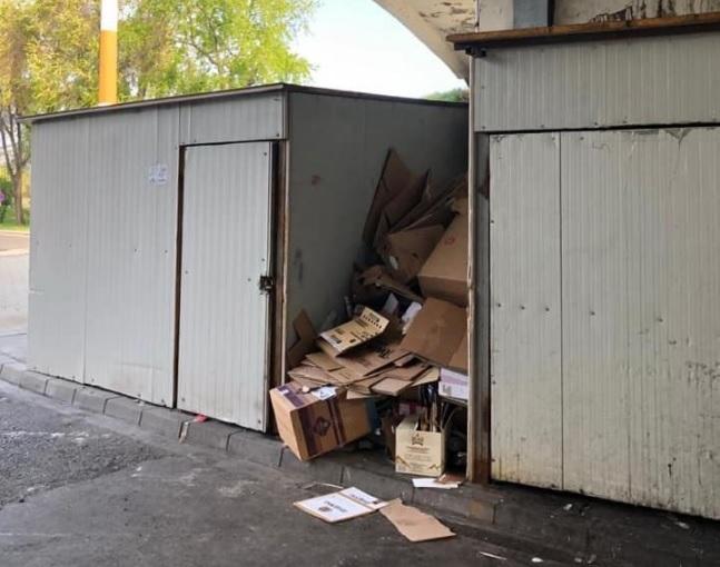 Dezastru la Aeroportul Otopeni! Ministrul Transporturilor: „Pasagerii sunt nevoiţi sa stea pe marginea scărilor şi pe pervazul geamurilor” - Foto