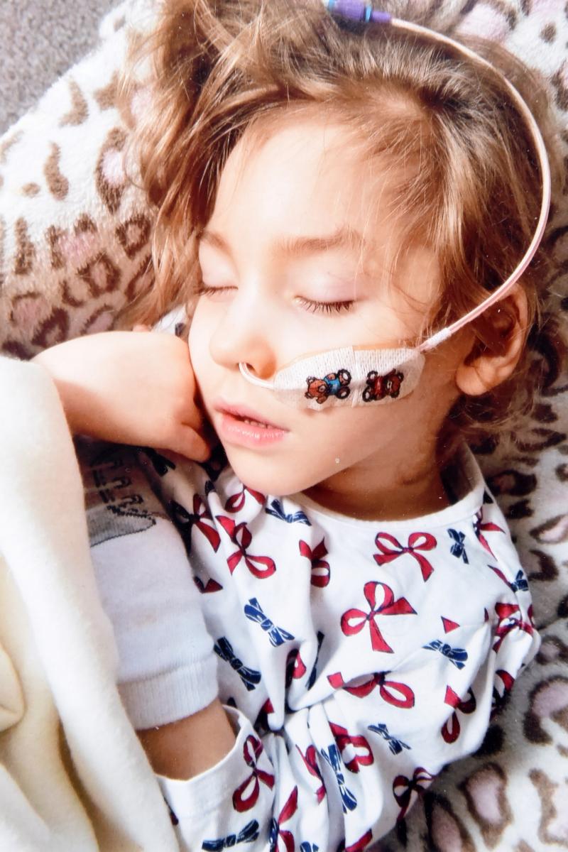 Li s-a spus să își ia la revedere de la fetița lor, pentru că era „incompatibilă cu viața”: „Habar n-au ce spun! Copilul meu merită să trăiască”