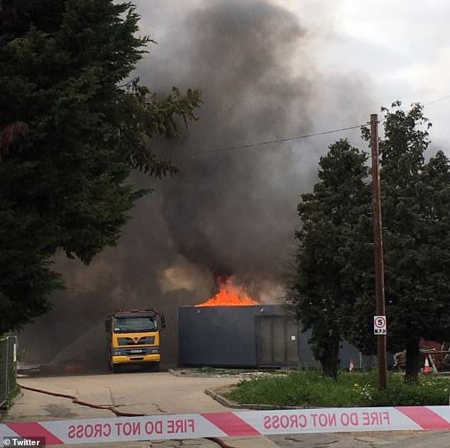 Incendiu puternic în apropierea Aeroportului Heathrow din Londra! Martorii susțin că au auzit explozii - Video