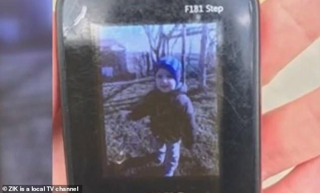 Un copil de doi ani se zbate între viață și moarte, după ce a căzut într-o oală cu apă fiartă! Mama se pregătea să spele haine