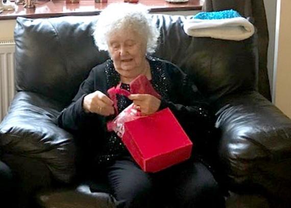 „A murit într-o baltă de sânge, după ce medicii au refuzat să o ajute”. Scandal la un spital, după decesul unei bătrâne