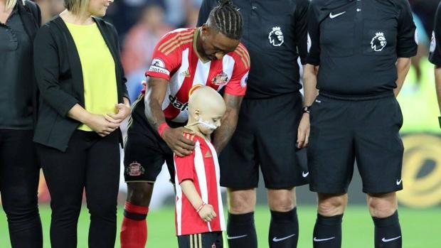 Emoționant! Un băiețel de 6 ani bolnav de cancer a salvat viața a 30 de copii care sufereau de aceeași boală