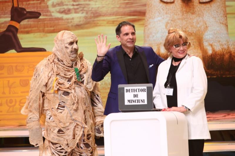 Roboți, pirați și mumii din Egiptul Antic! Vedetele au făcut show de senzație la „Scena misterelor”