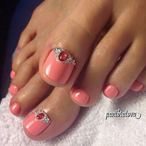 Modele unghii 2019. Top 20 cele mai frumoase modele pedichiură primăvară-vară