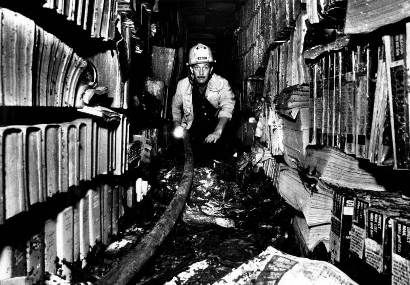 Cernobîlul cărților. 1.000.000 de volume ucise. ”Înăuntru nu mai erau oameni, dar ei salvau lumi întregi!”