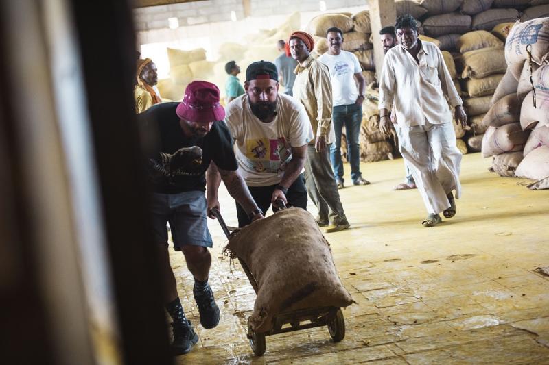 Aseară, când Asia Express - Drumul Elefantului a fost lider detașat de piață, Şerban şi George au adjudecat amuleta de 1000 de euro şi un avantaj - Galerie foto