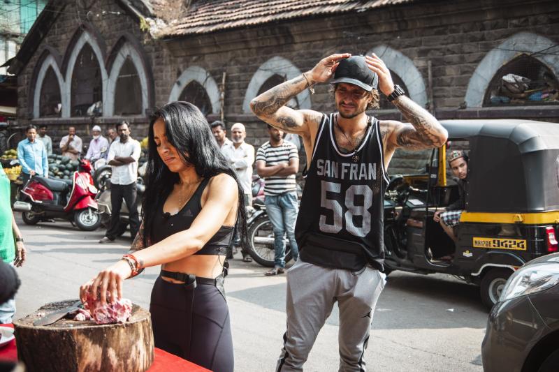 Au mâncat ochi de capră, au bătut toba indiană și au luptat pentru un loc în finală! Aventura „Asia Express” se apropie de sfârșit