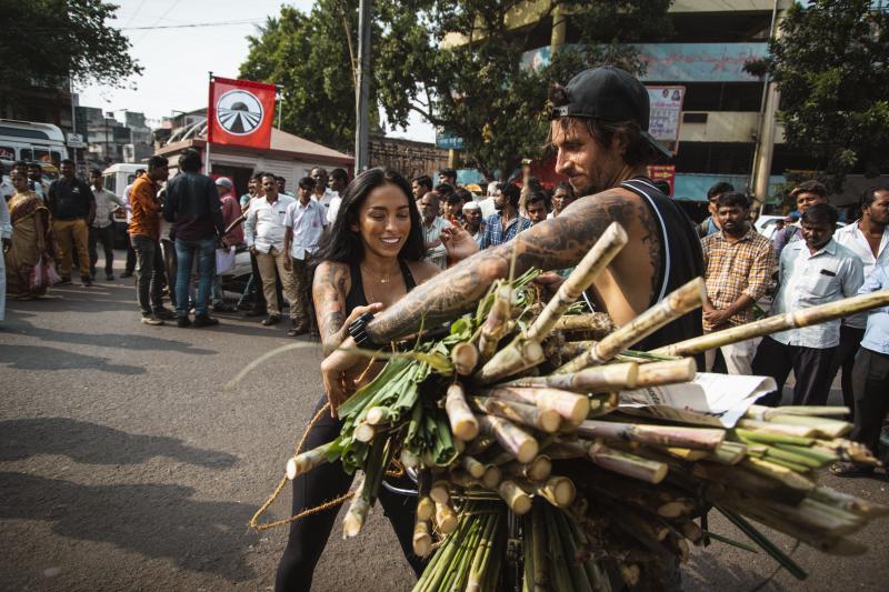 Au mâncat ochi de capră, au bătut toba indiană și au luptat pentru un loc în finală! Aventura „Asia Express” se apropie de sfârșit