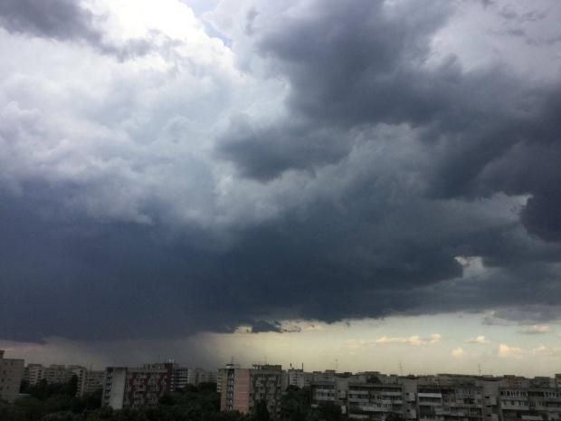 Vremea o ia razna: grindină, vânt puternic și fenomene meteo extreme! Ce anunță meteorologii