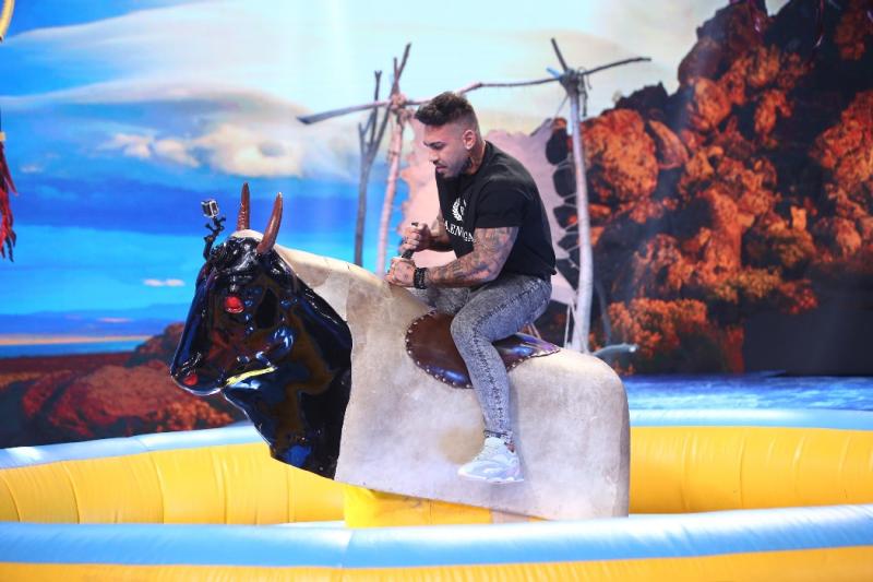 Antonia și Alex Velea, Paula Chirilă și Tudor de la Fly Project vin să ghicească vedetele din spatele măștilor la Scena misterelor