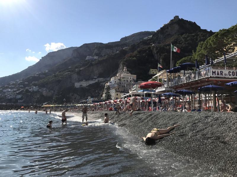 Femeia care a „murit” în cele mai frumoase locuri din lume - Galerie foto