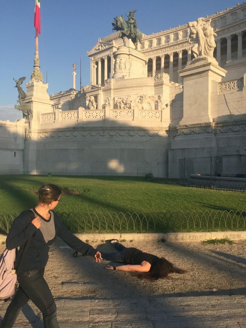 Femeia care a „murit” în cele mai frumoase locuri din lume - Galerie foto