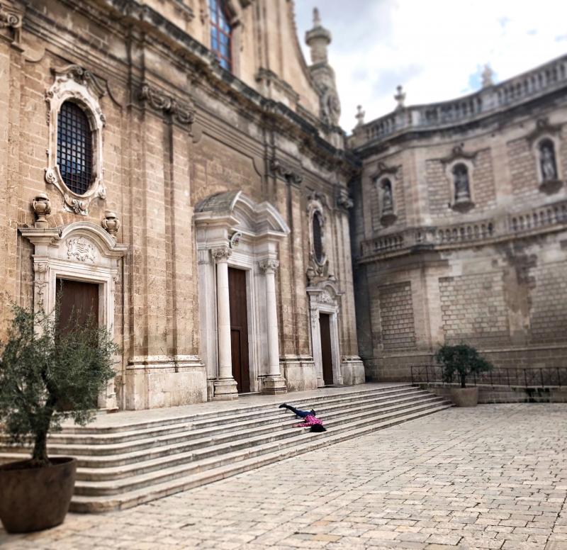 Femeia care a „murit” în cele mai frumoase locuri din lume - Galerie foto