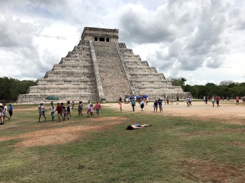 Femeia care a „murit” în cele mai frumoase locuri din lume - Galerie foto