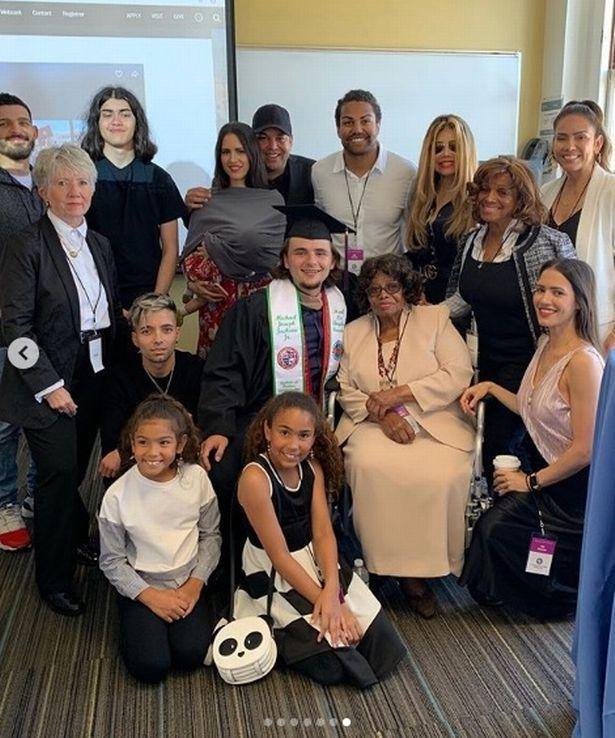 Bebelușul pe care Michael Jackson l-a scos pe o fereastră a crescut! Blanket seamănă izbitor cu megastarul! Imaginea ce a șocat întreaga lume - Foto