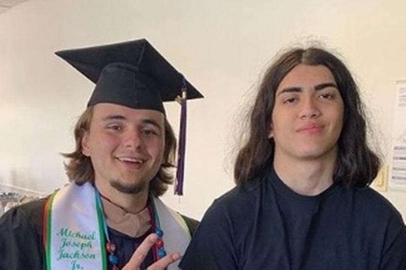 Bebelușul pe care Michael Jackson l-a scos pe o fereastră a crescut! Blanket seamănă izbitor cu megastarul! Imaginea ce a șocat întreaga lume - Foto