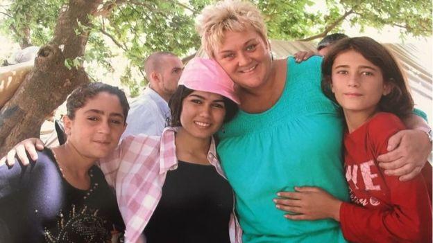 Tată fără suflet: "Mi-a zis că mergem la dentist, dar în realitate ne îndreptam către orfelinatul unde m-a părăsit"