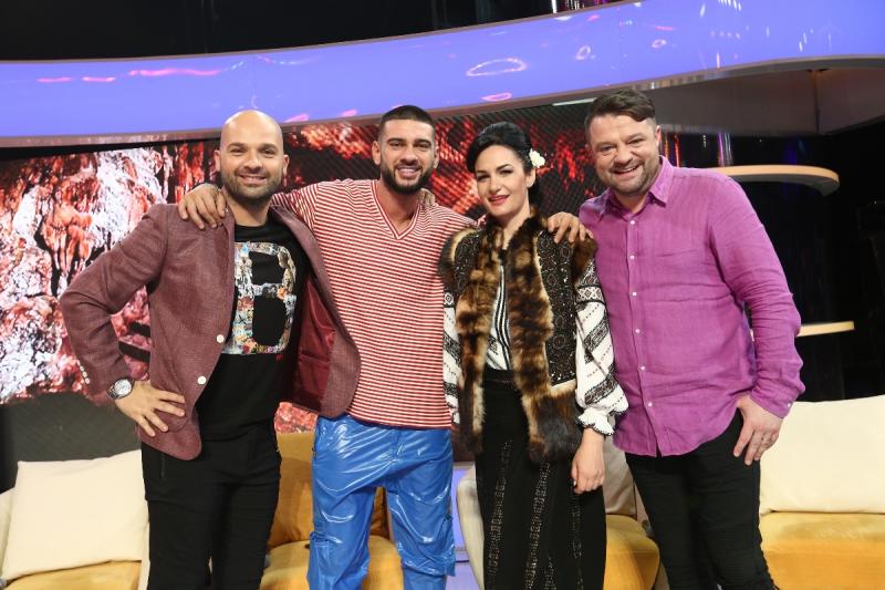 Fantoma de la Operă, Gollum, Duhul lămpii, Doica din Romeo și Julieta, un Minion  și un Extraterestru urcă pe Scena misterelor