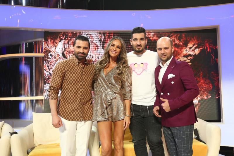 Fantoma de la Operă, Gollum, Duhul lămpii, Doica din Romeo și Julieta, un Minion  și un Extraterestru urcă pe Scena misterelor