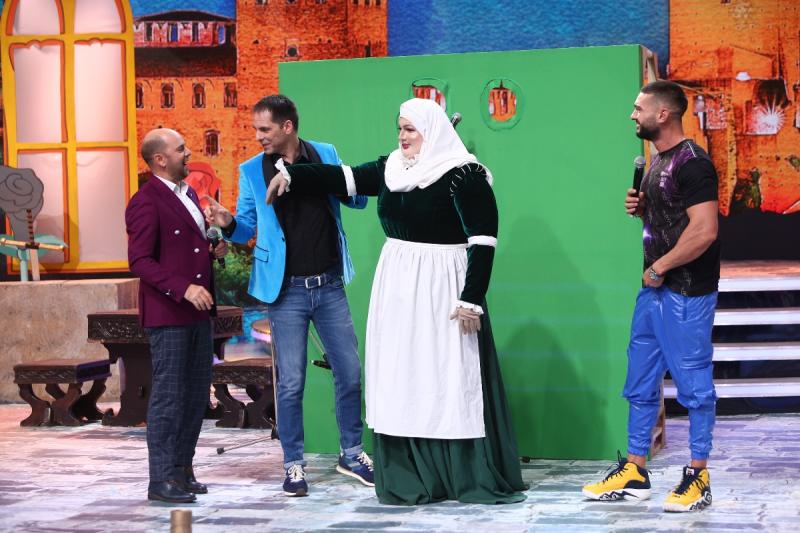 Fantoma de la Operă, Gollum, Duhul lămpii, Doica din Romeo și Julieta, un Minion  și un Extraterestru urcă pe Scena misterelor