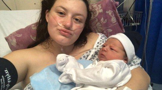 O mămică a făcut septicemie, din cauza unui obiect uitat de medici în corpul ei : „Când și-a dat seama ce era, a fost la un pas să leșine”