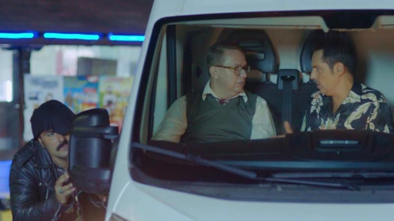 Orlando (Ștefan Bănică) și Ducu (Marius Florea Vizante) încep afacerile cu China, în serialul de comedie Liber ca pasărea cerului