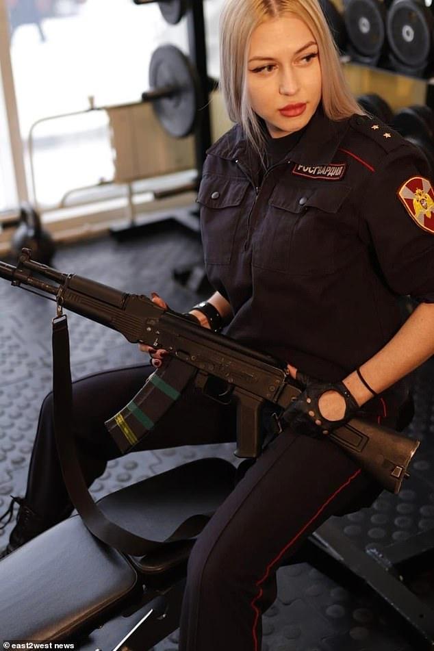 Putin are cu ce să se mândrească. Armata Rusiei, plină de bombe...sexy! Cum arată Miss Garda Națională: „Îmi apăr țara cu stil și eleganță!”