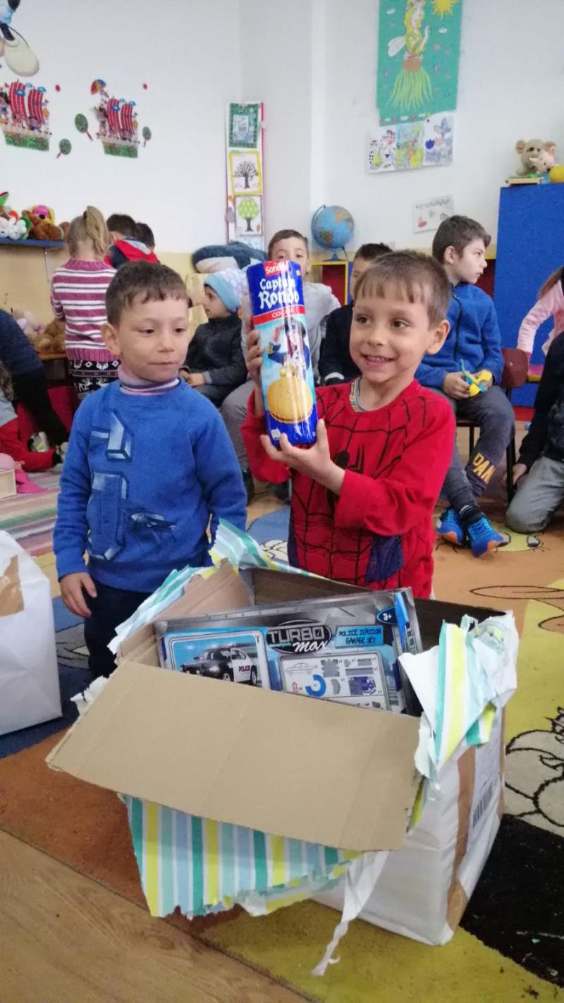 Prin campania „Schimbă o viață”, 542 de beneficiari din București și din 20 de județe ale țării au primit „Bucurie la cutie” de Paști