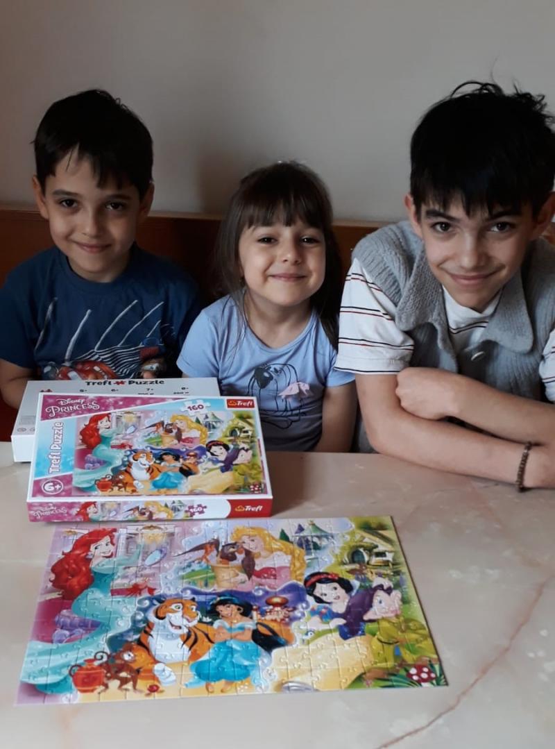 Prin campania „Schimbă o viață”, 542 de beneficiari din București și din 20 de județe ale țării au primit „Bucurie la cutie” de Paști