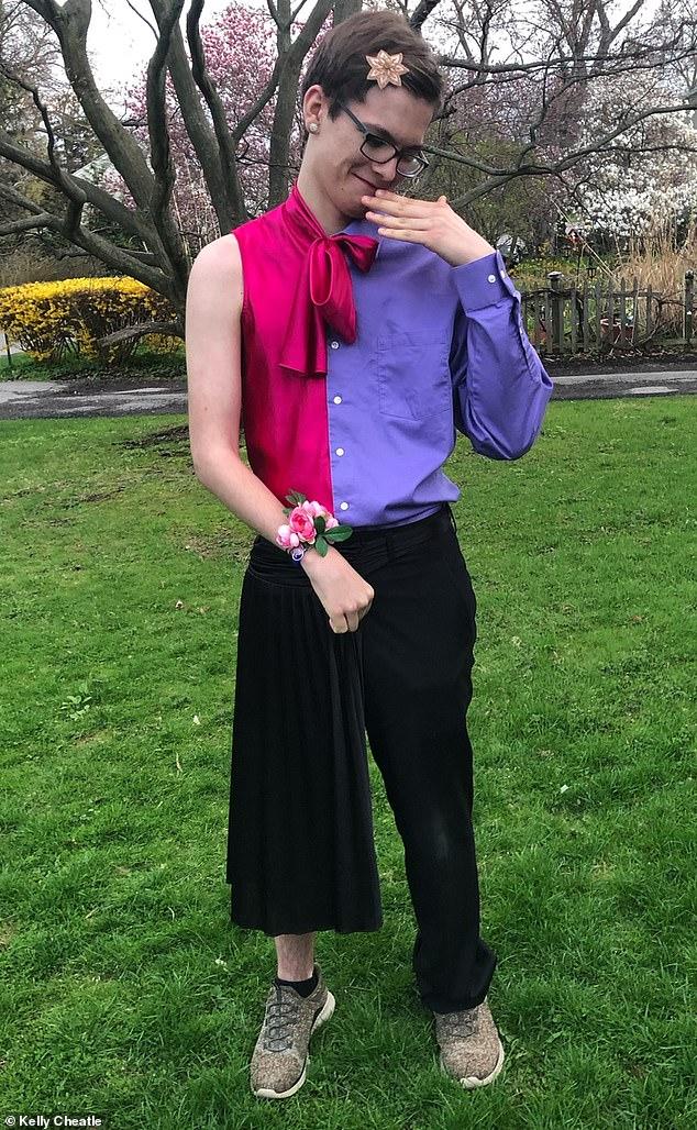 Nicio fată nu a vrut să meargă cu el la balul de sfârșit de an: „Am decis să-mi fiu propria parteneră, m-am distrat de minune!”