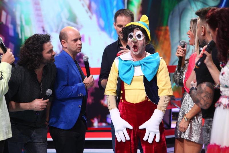 Moment spectaculos de magie, președintele Barack Obama fugărit de Viorica Dăncilă și un dinozaur uriaș! Ce s-a întâmplat în a zecea ediție Scena misterelor