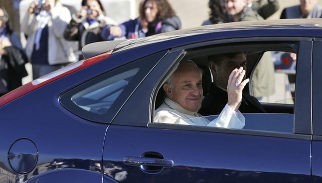 Papa Francisc, argentinianul obișnuit cu colbul străzilor, pelerin în România