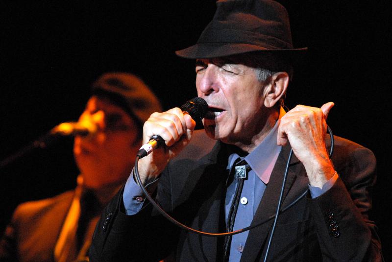 Cele mai frumoase scrisori de dragoste trimise de Leonard Cohen, scoase la licitație: „Dragoste infinită, ne revedem pe drum”