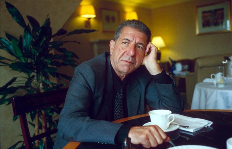 Cele mai frumoase scrisori de dragoste trimise de Leonard Cohen, scoase la licitație: „Dragoste infinită, ne revedem pe drum”