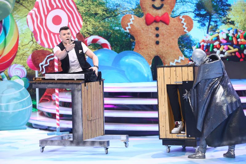 Număr galactic de magie! Lorenzo a văzut cum jumătate din corp îi rămâne în altă cutie! Cine este extraterestrul care a făcut una ca asta?