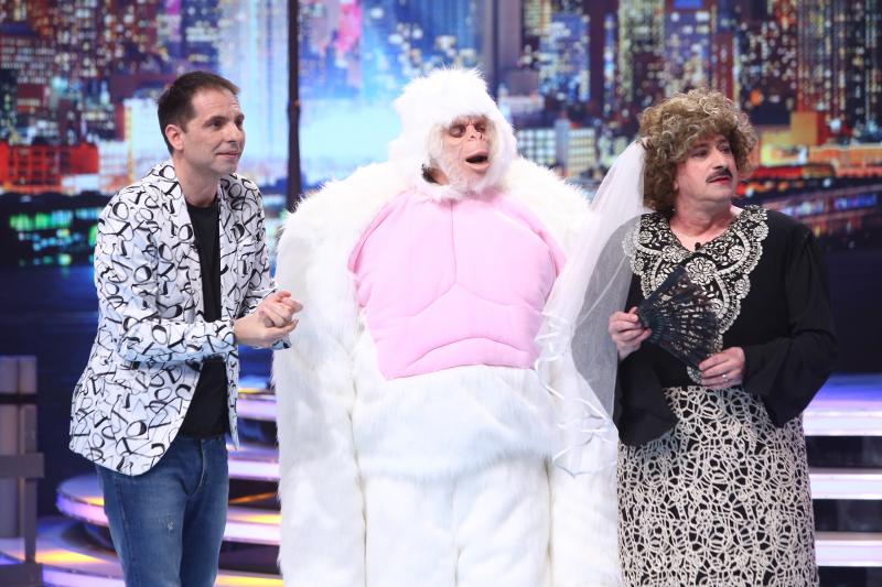 Truc de magie dintr-o altă galaxie, măști de poveste și vedete pline de umor, la Scena misterelor!