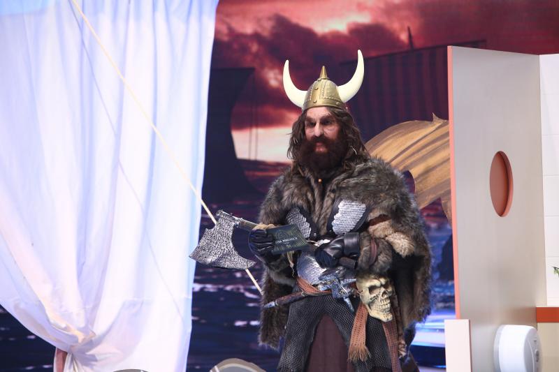 Truc de magie dintr-o altă galaxie, măști de poveste și vedete pline de umor, la Scena misterelor!