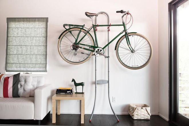 8 soluții practice pentru a depozita bicicleta într-un apartament de bloc. Galerie foto