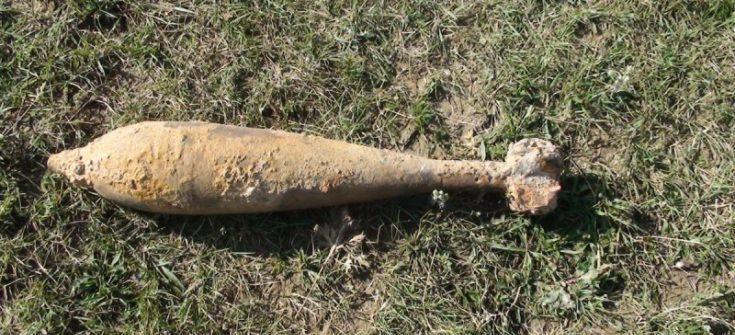 O femeie din Harghita căuta pământ de flori atunci când a trăit un șoc! Ce a găsit pe jos