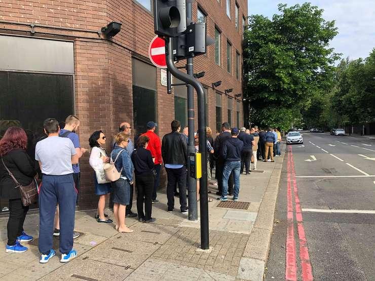 Diaspora votează la europarlamentare 2019: Cozi imense la secții de votare în Italia, Marea Britanie, Olanda! FOTO