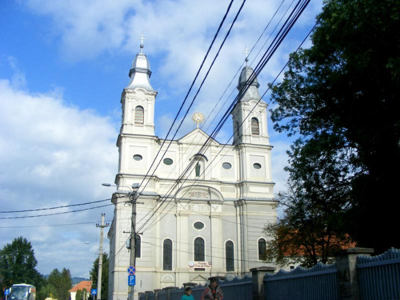 Flăcările n-au atins-o, iar cel care a încercat să o fure a paralizat! Povestea statuii făcătoare de minuni din Șumuleu Ciuc, unde va merge Papa Francisc - Foto